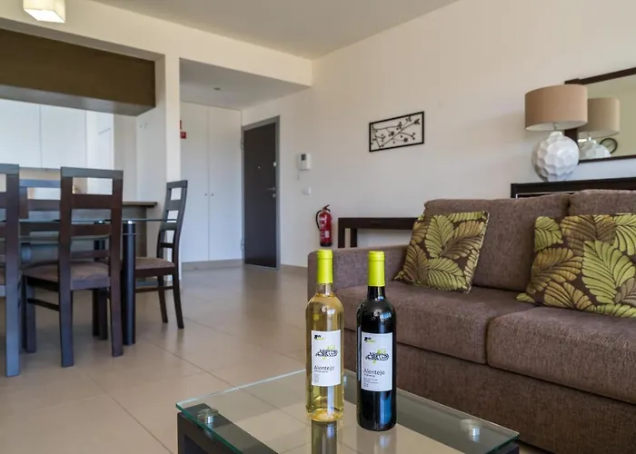 Bmyguest - Cavalo Preto