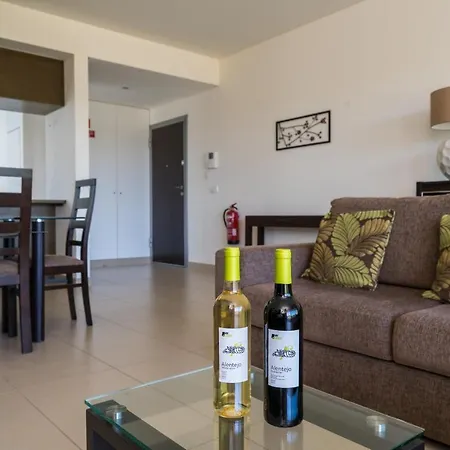 Bmyguest - Cavalo Preto